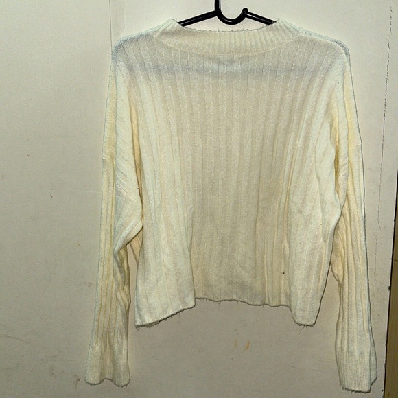 NWT- American Eagle beige crop sweater size M - Picture 3 of 3